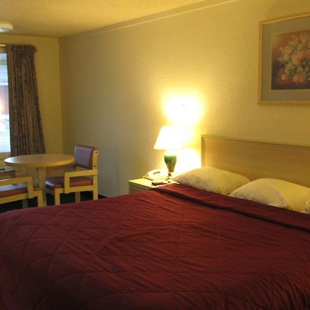 Austin Town Inn Austintown Ngoại thất bức ảnh