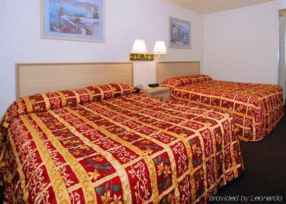 Austin Town Inn Austintown Phòng bức ảnh