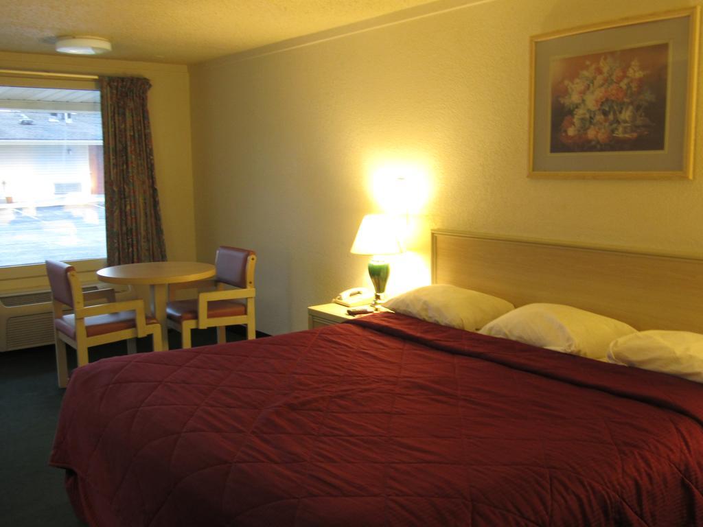 Austin Town Inn Austintown Ngoại thất bức ảnh