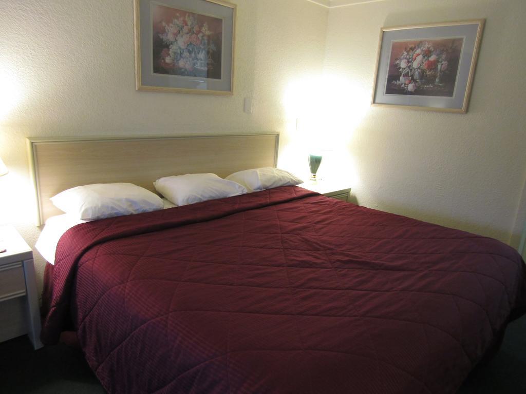 Austin Town Inn Austintown Ngoại thất bức ảnh